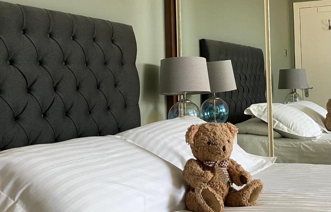 Cambridge Villa Warwick  Bagian luar foto