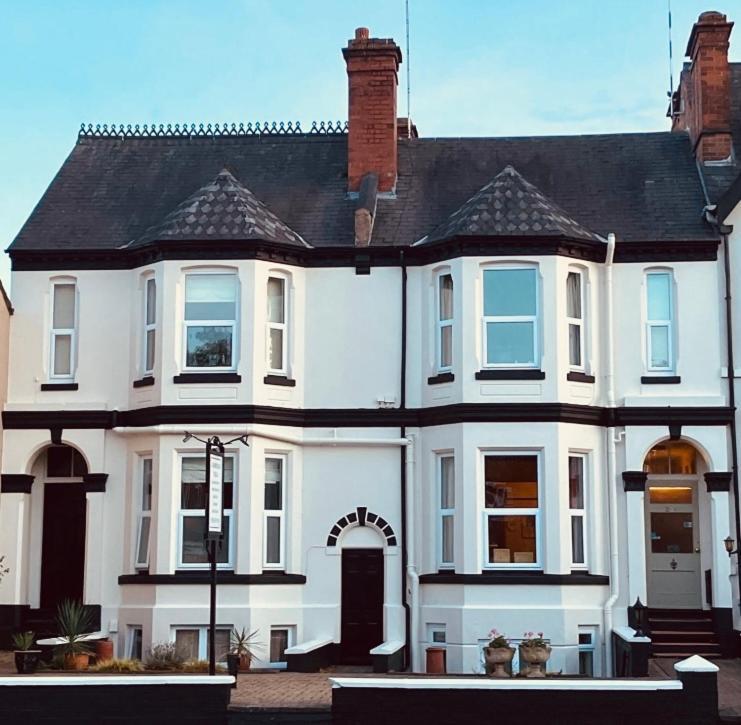Cambridge Villa Warwick  Bagian luar foto